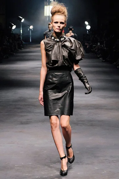 Look 24